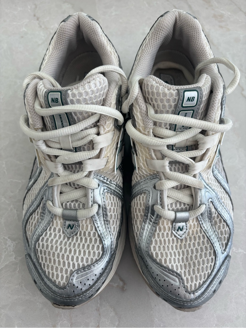 Sneakers – Women’s Size 8 / Men’s 6.5 White/Silver Excellent Pre-Owned Running